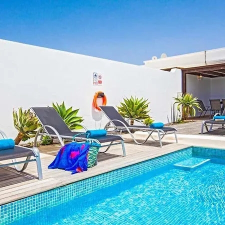 Villa Playa Blanca Sleeps 5 With Pool Air Con&wifi