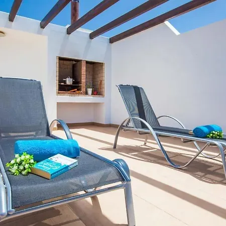 Villa Playa Blanca Sleeps 5 With Pool Air Con&wifi