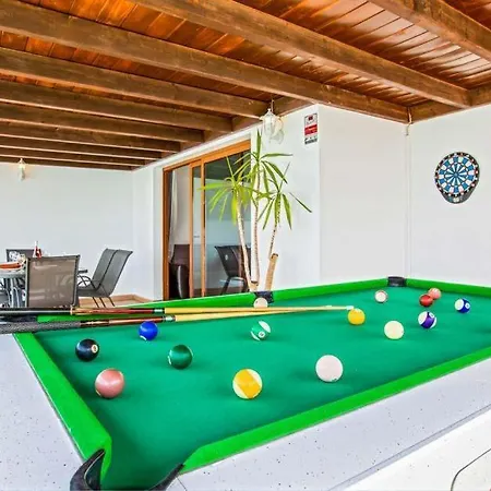 Playa Blanca Sleeps 5 With Pool Air Con And Wifi Villa Playa Blanca (Lanzarote)