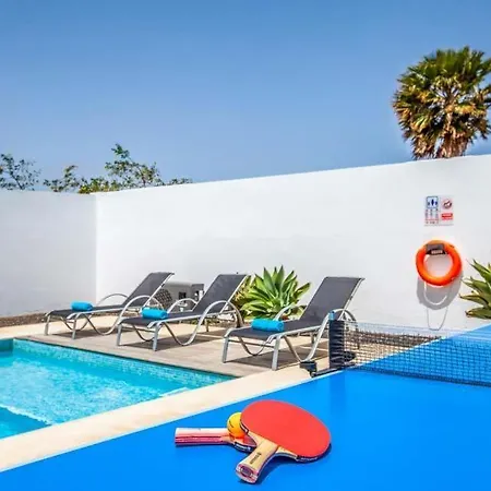 Villa Playa Blanca Sleeps 5 With Pool Air Con And Wifi *