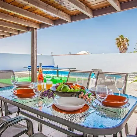 Playa Blanca Sleeps 5 With Pool Air Con And Wifi Villa Playa Blanca (Lanzarote)