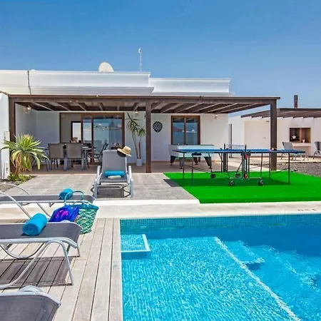 Playa Blanca Sleeps 5 With Pool Air Con And Wifi * Playa Blanca (Lanzarote)