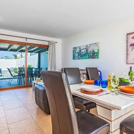 Playa Blanca Sleeps 5 With Pool Air Con And Wifi * 플라야블랑카