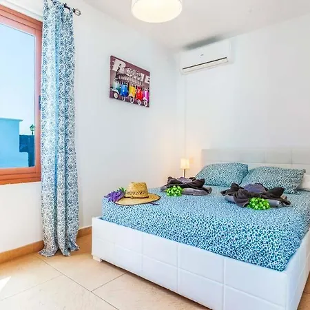 Playa Blanca Sleeps 5 With Pool Air Con And Wifi *